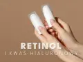 Dłonie trzymają białe buteleczki z kosmetykami. Czy retinol to kwas? Warto wiedzieć, że retinol to pochodna witaminy A, a nie kwas.