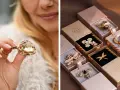 Elegancka biżuteria dla pielęgniarki: broszki w kształcie pszczół, ważki, krzyża i inne, w złotych odcieniach, w ozdobnych pudełkach.