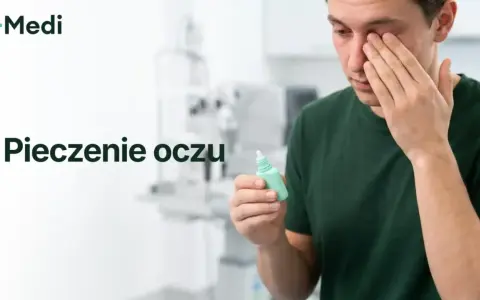 Mężczyzna z **szczypiącymi oczami od kosmetyków** trzyma krople do oczu.