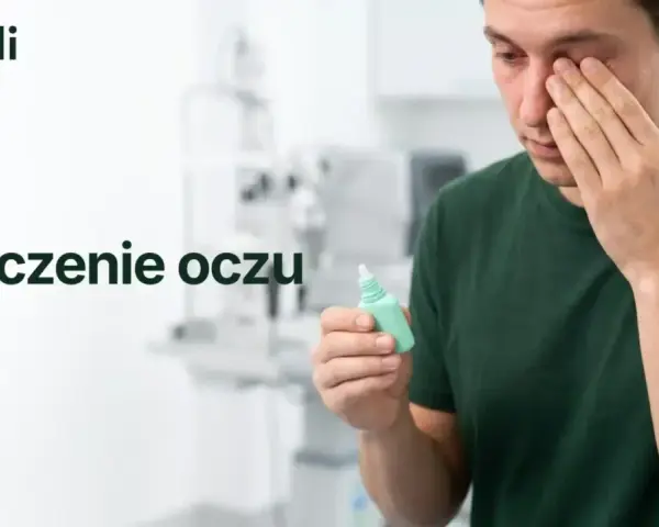Mężczyzna z **szczypiącymi oczami od kosmetyków** trzyma krople do oczu.