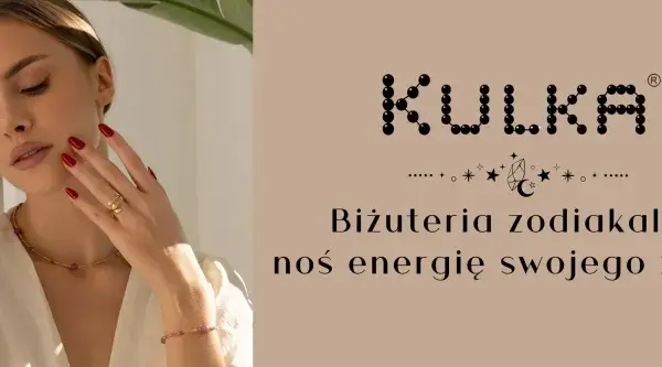 Kobieta w subtelnej biżuterii, która podkreśla jej piękno. Kolekcja "Kulka" oferuje szczęśliwe kamienie dla znaków zodiaku, byś mógł nosić energię swojego znaku.