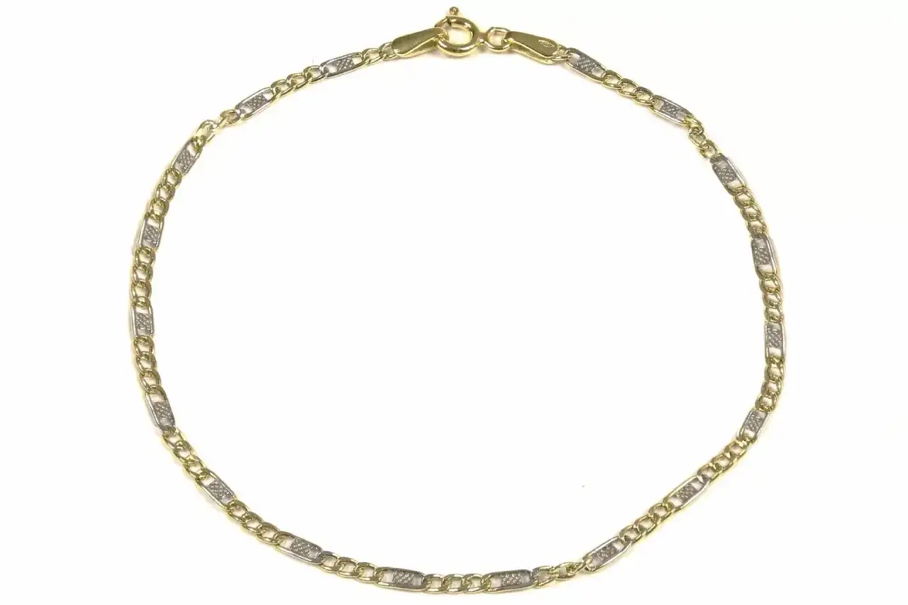 Elegancka bransoletka z 8 karatowego złota, z ogniwami w kolorze ż&oacute;łtym i białym, ozdobiona geometrycznym wzorem.